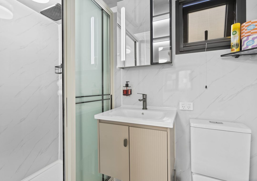 6 metre skinny expandable bathroom