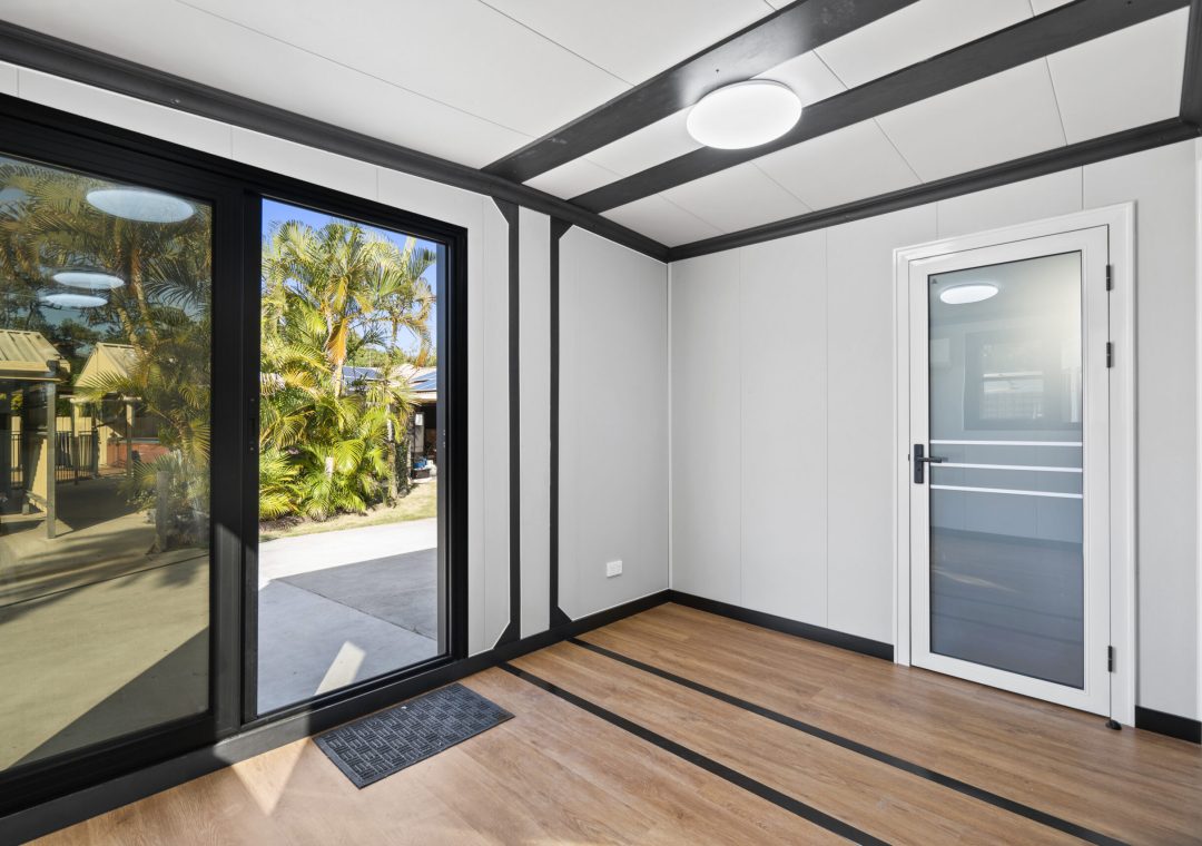 6 metre skinny expandable lounge 1