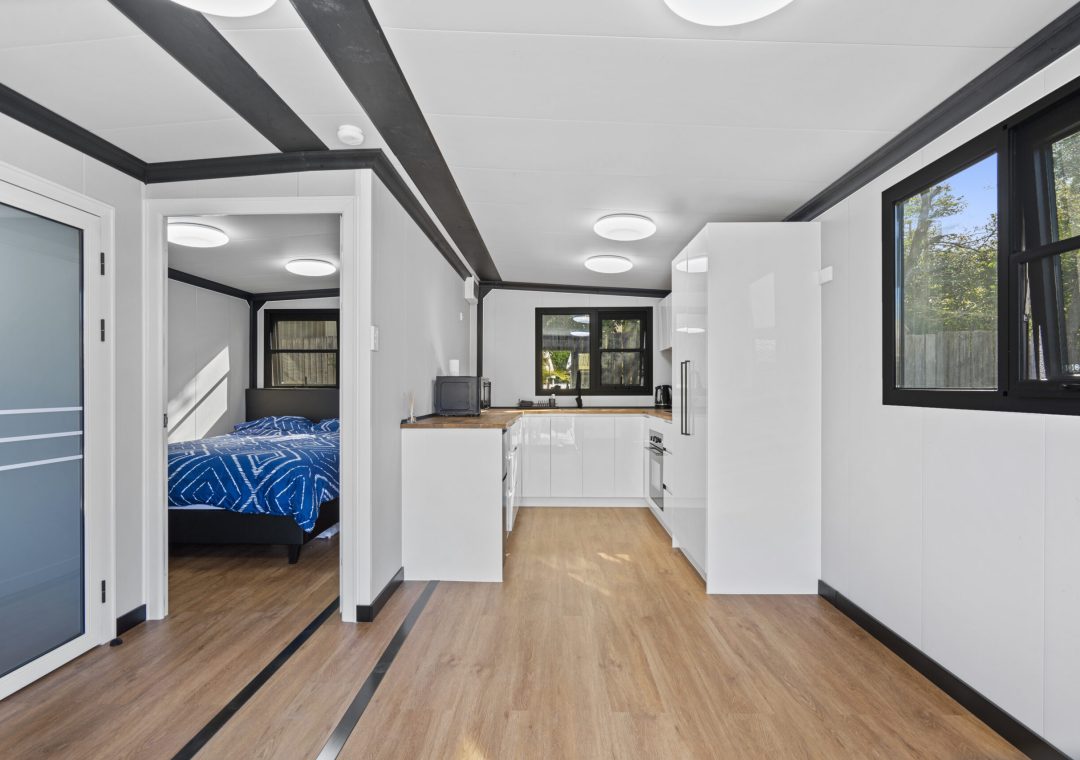 6 metre skinny expandable lounge